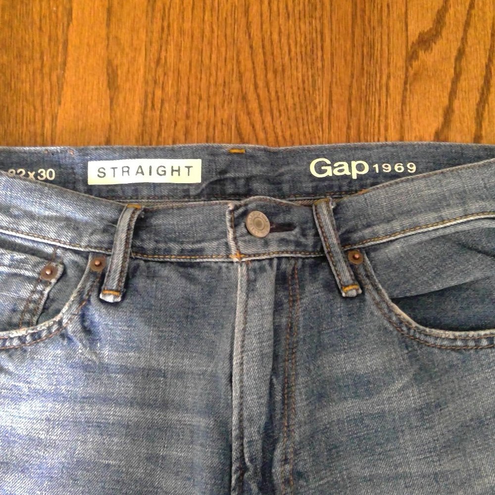 GAP 32 x 30 1969 Straight Leg Distressed Light Wash Denim Jeans - Unisex